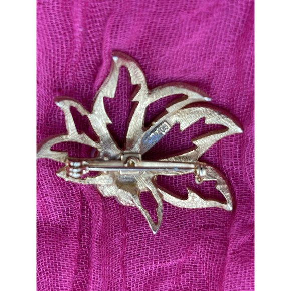 ROMA Fanned Leaf Pin Brooch Gold Tone Faux Pearl Berries Nature Botanical Garden - Picture 3 of 8